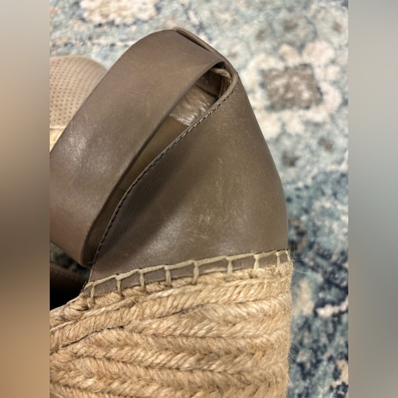 Tan Marc Fisher heels, size 8 - Picture 7 of 8